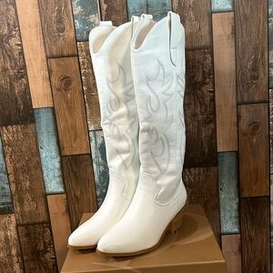 Ouepiano white retro embroidered tall boots
